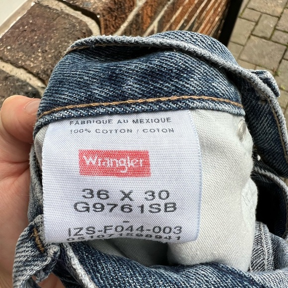 Wrangler Women's Relaxed Blue Jeans - Picture 5 of 6